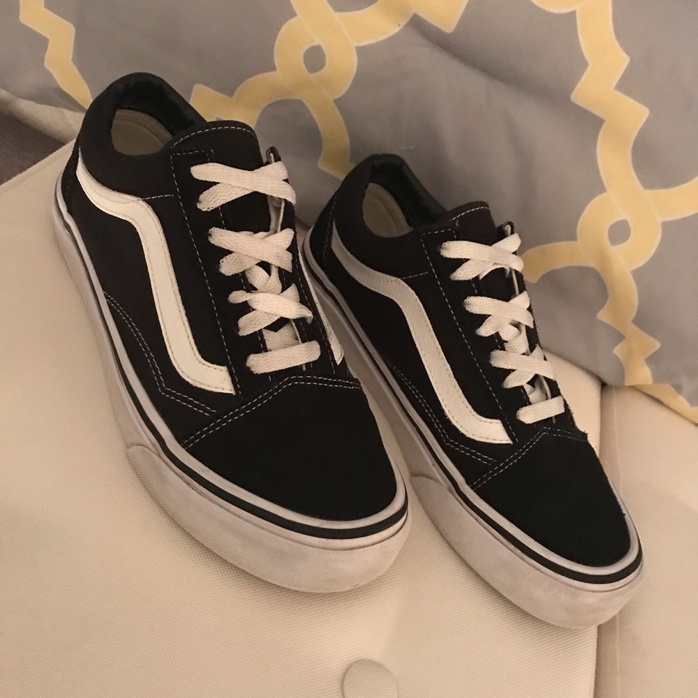 BLACK VANS SIZE 7.5